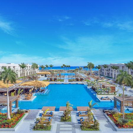 Steigenberger Resort Ras Soma Hurghada Esterno foto The resort's main pool