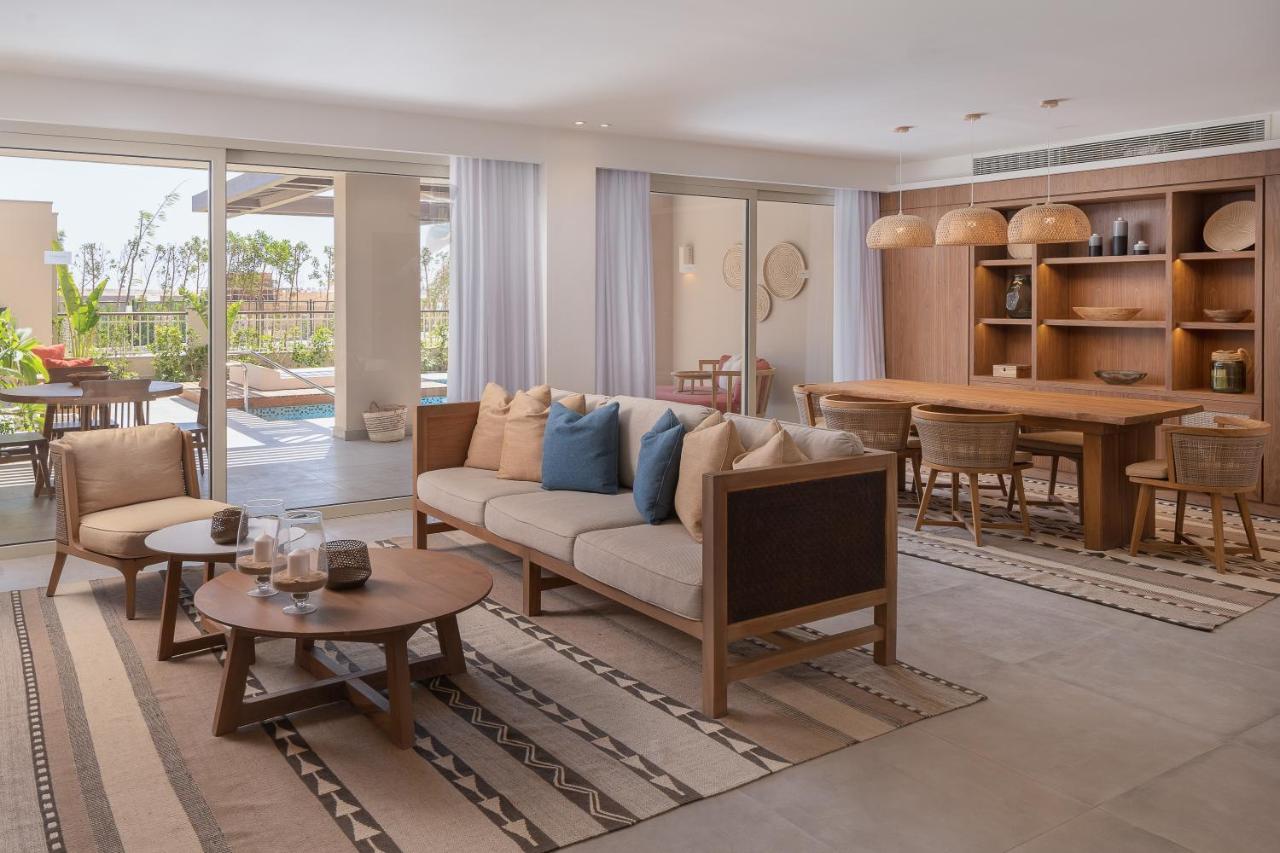 Steigenberger Resort Ras Soma Hurghada Esterno foto The living room of a two-bedroom villa at the resort