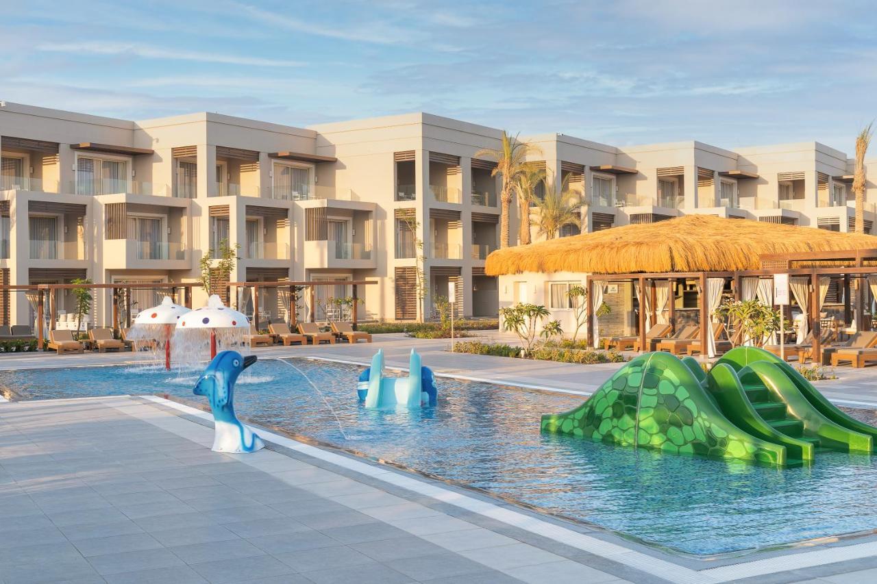 Steigenberger Resort Ras Soma Hurghada Esterno foto The resort's swimming pool