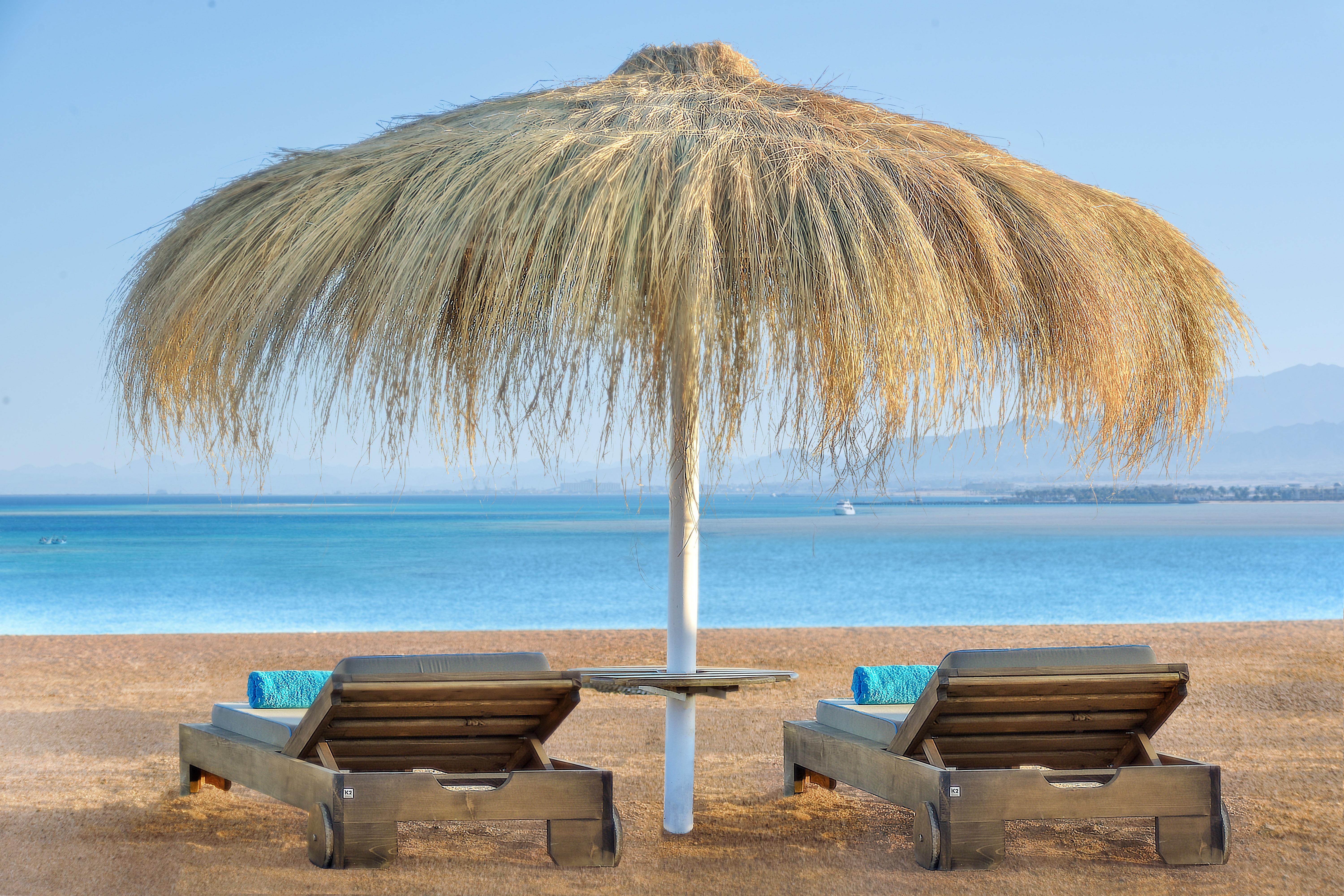 Steigenberger Resort Ras Soma Hurghada Esterno foto A beach umbrella