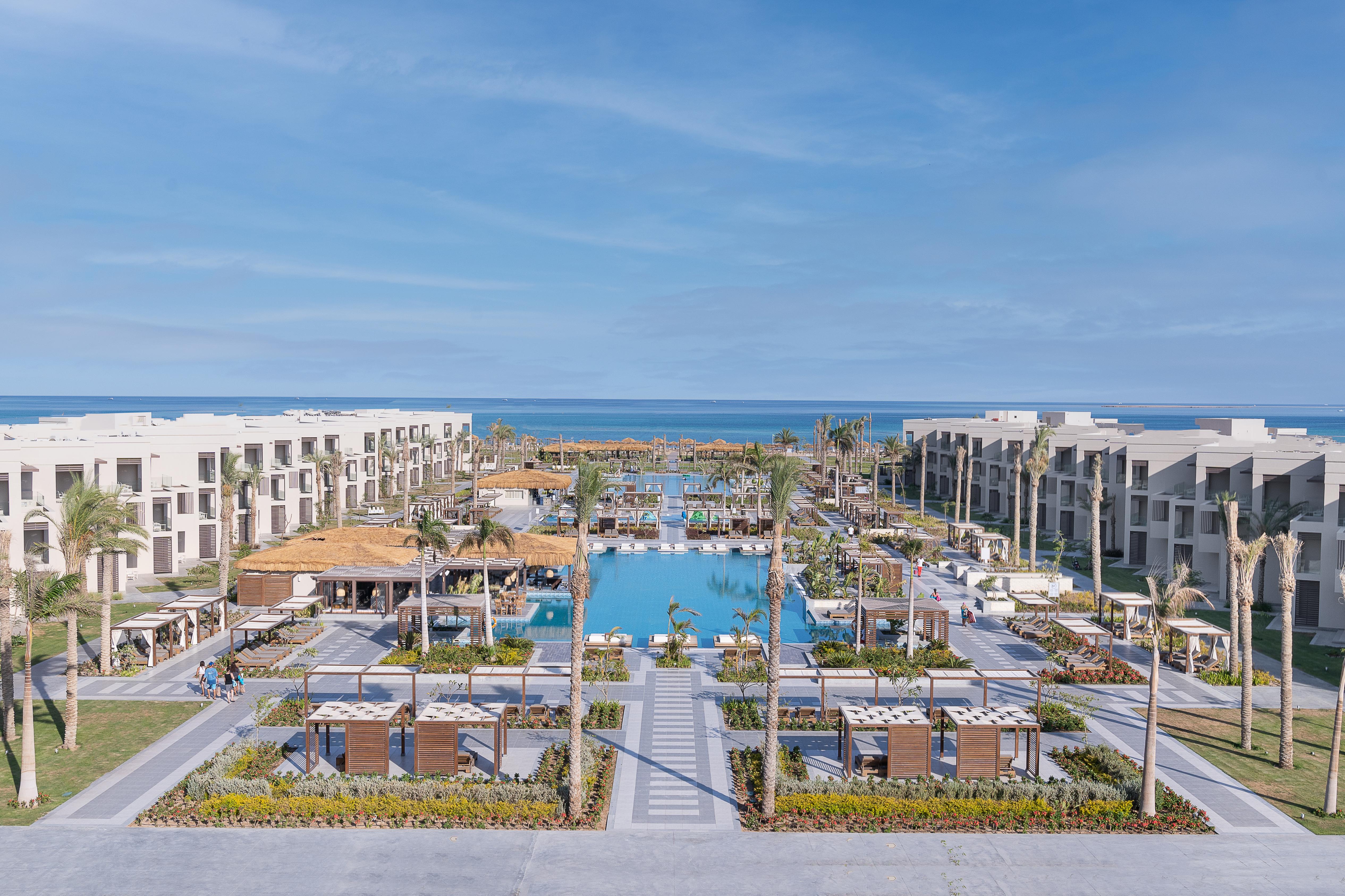 Steigenberger Resort Ras Soma Hurghada Esterno foto The resort's main pool