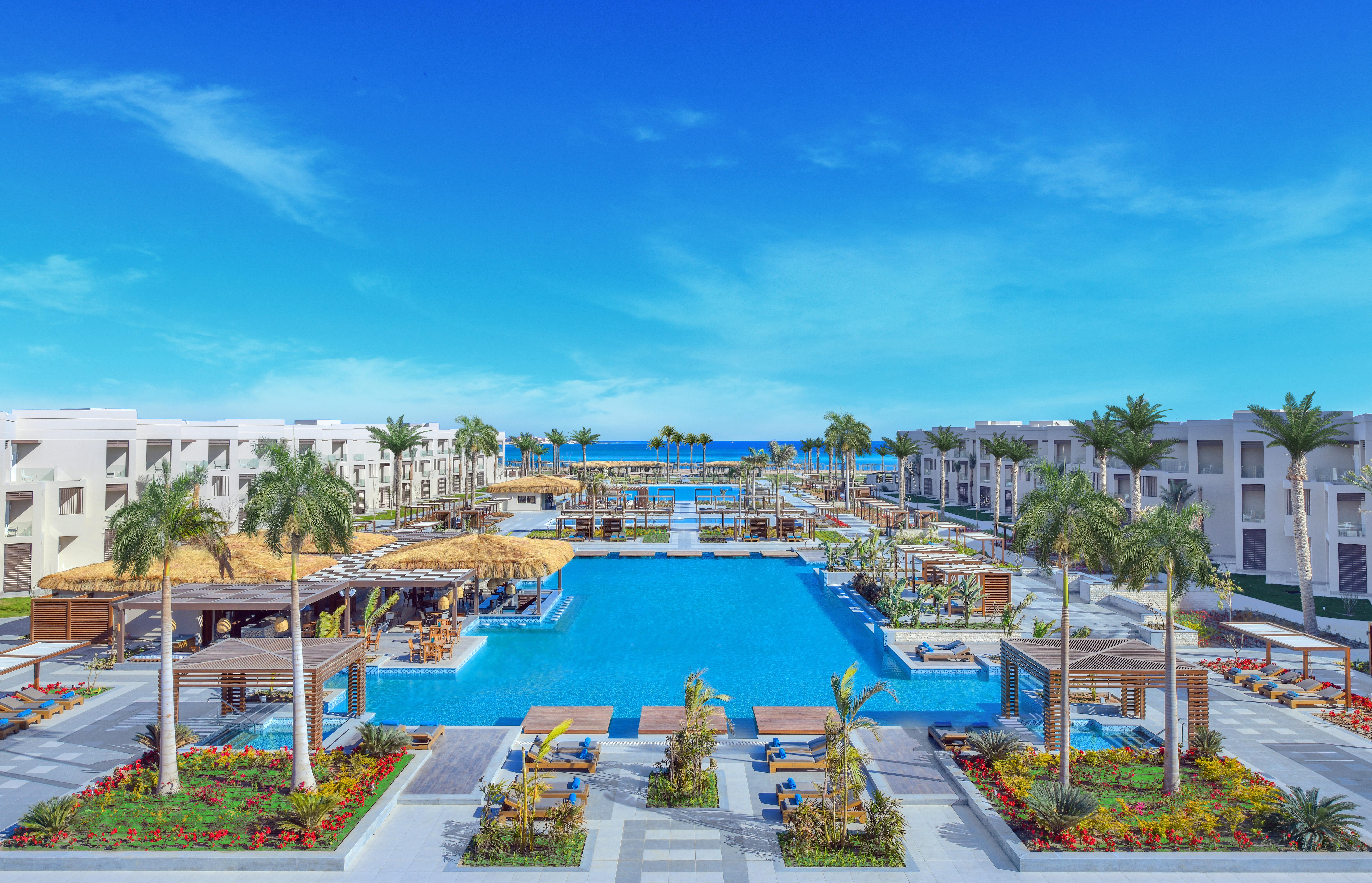 Steigenberger Resort Ras Soma Hurghada Esterno foto The resort's main pool