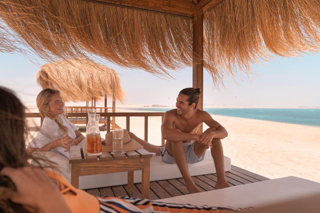 Steigenberger Resort Ras Soma Hurghada Esterno foto The beach at the resort