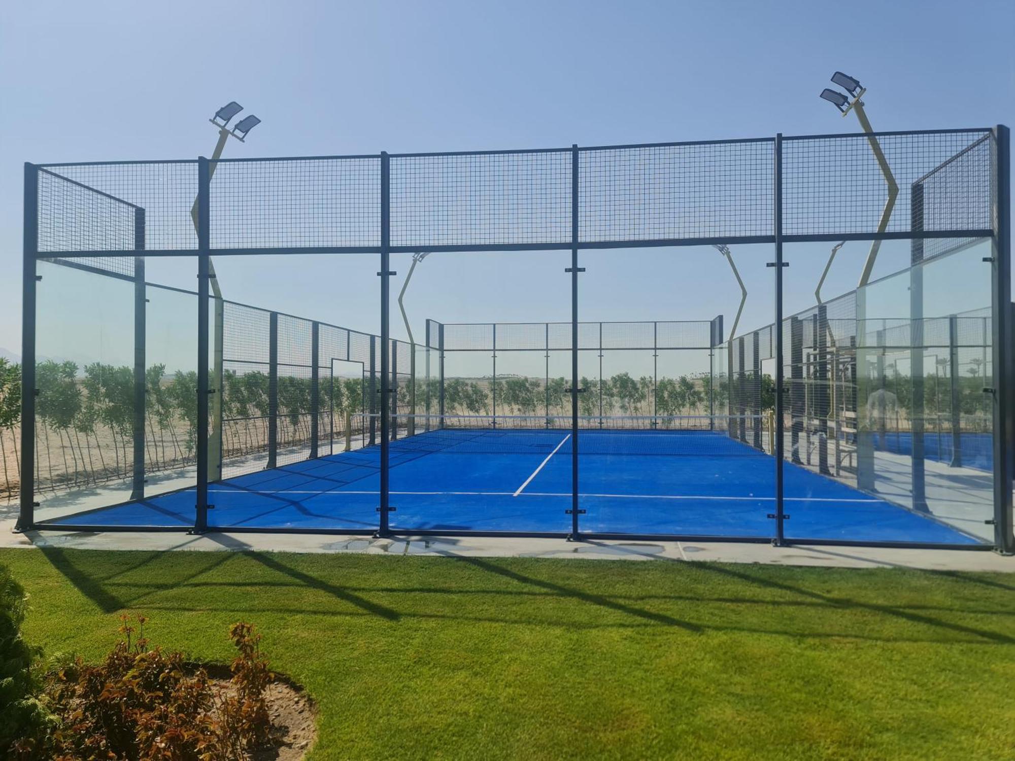 Steigenberger Resort Ras Soma Hurghada Esterno foto A paddle tennis court
